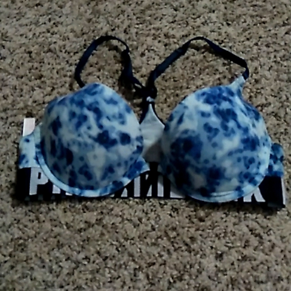 Womens Victoria Secret PINK bra. Clasps in front